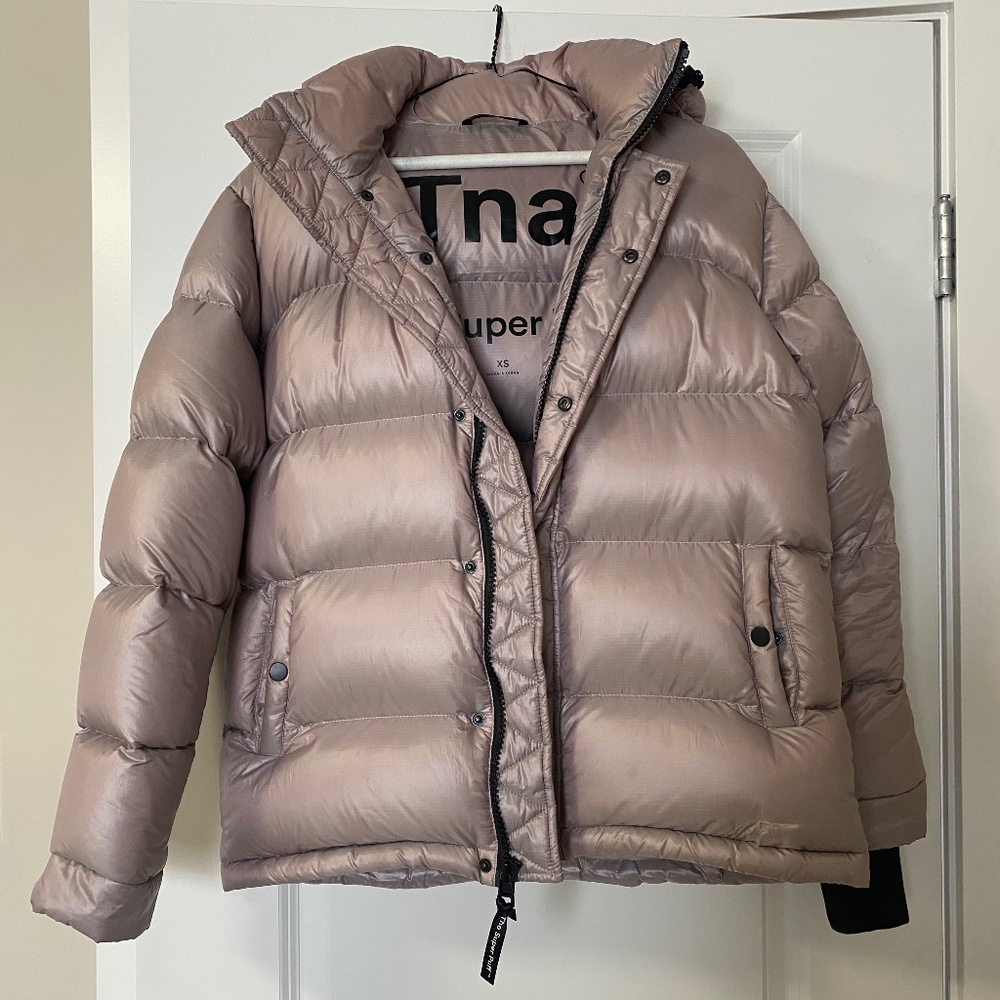 Aritzia iridescent super puff